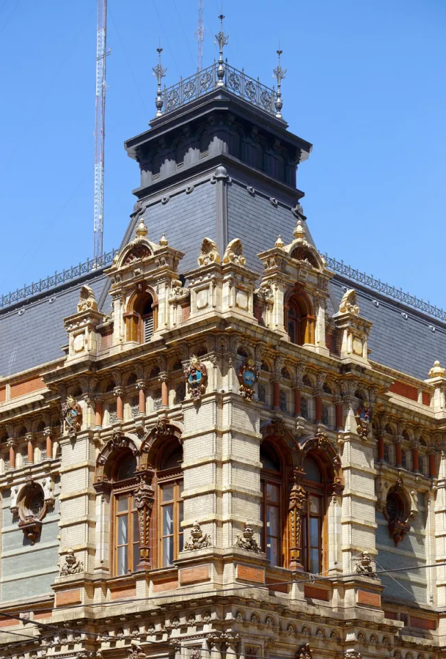 Palast der fließenden Wasser, Detail der Fassade der nordöstlichen Ecke