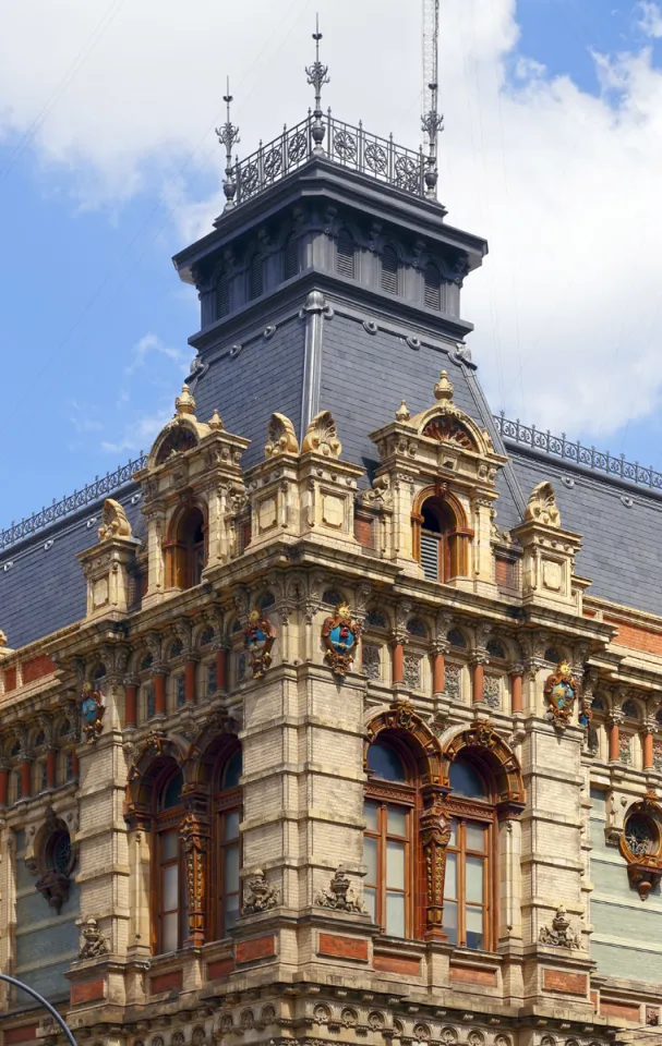 Palast der fließenden Wasser, Detail der Fassade der nordwestlichen Ecke