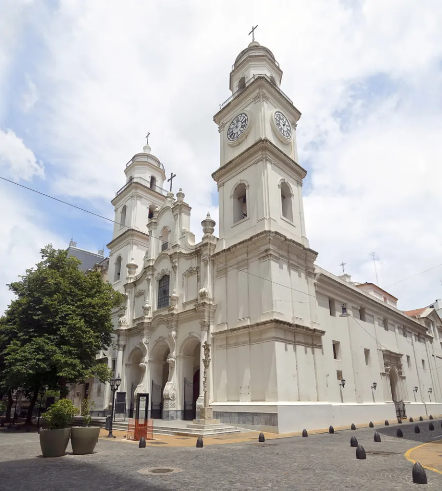 Kirche Sankt Ignatius von Loyola, Nordwestansicht