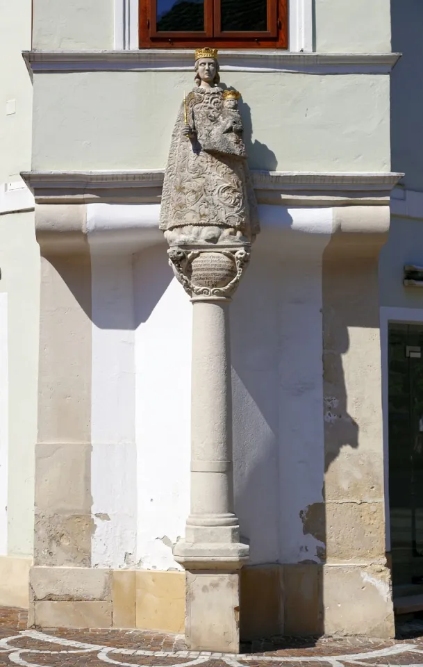 Bürgerhaus Hauptstraße 19, Glockenmadonna auf Säule