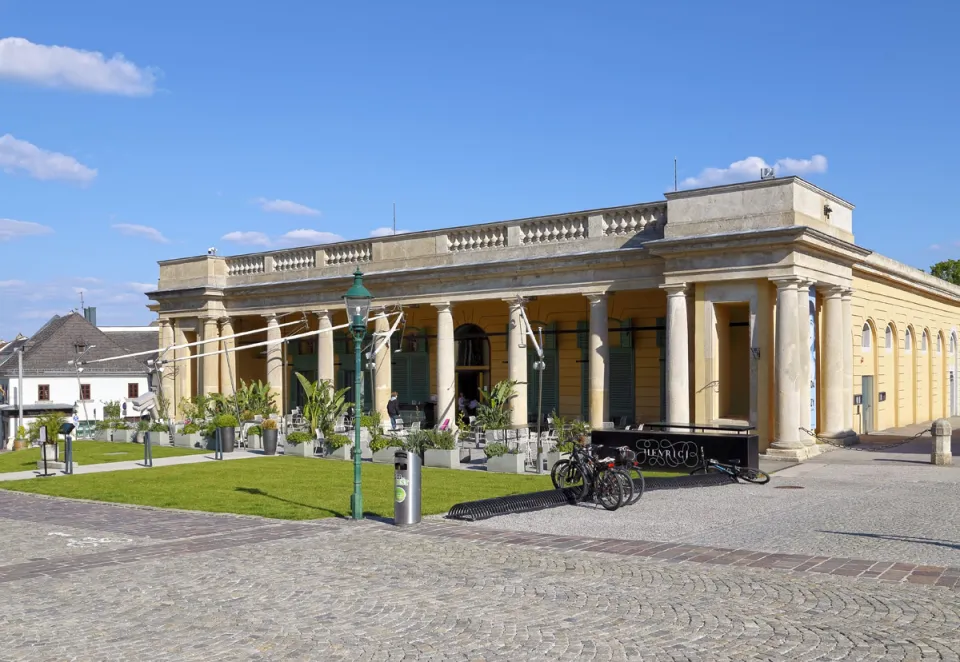 Schloss Esterhazy, Hofstallungen