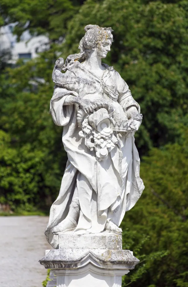 Schloss Eggenberg, Statue der Fortuna