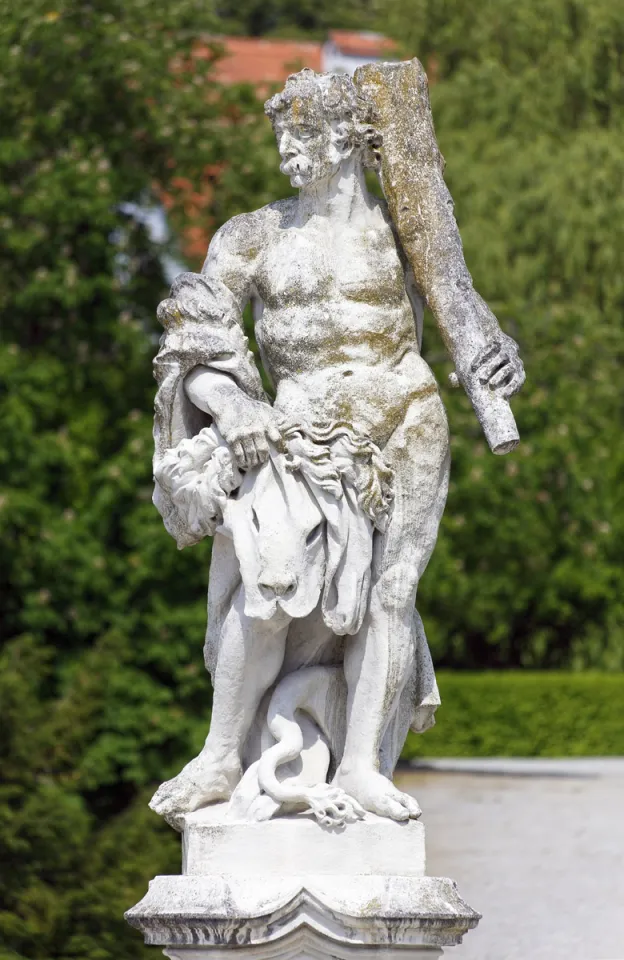 Schloss Eggenberg, Statue des Herkules