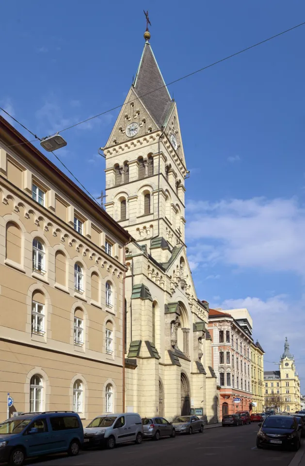 Herz-Jesu-Kirche, Südwestansicht