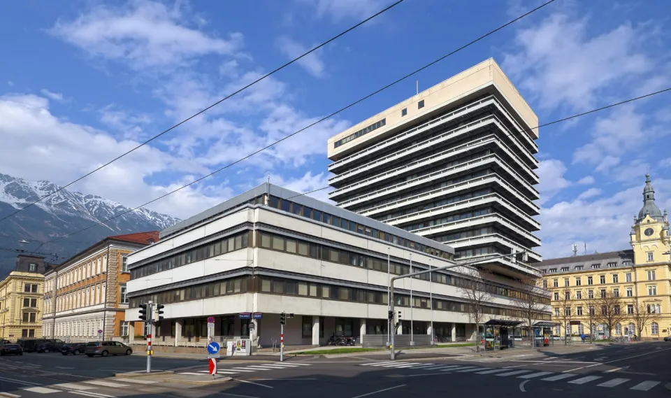 Landesgericht Innsbruck Neubau, Südwestansicht