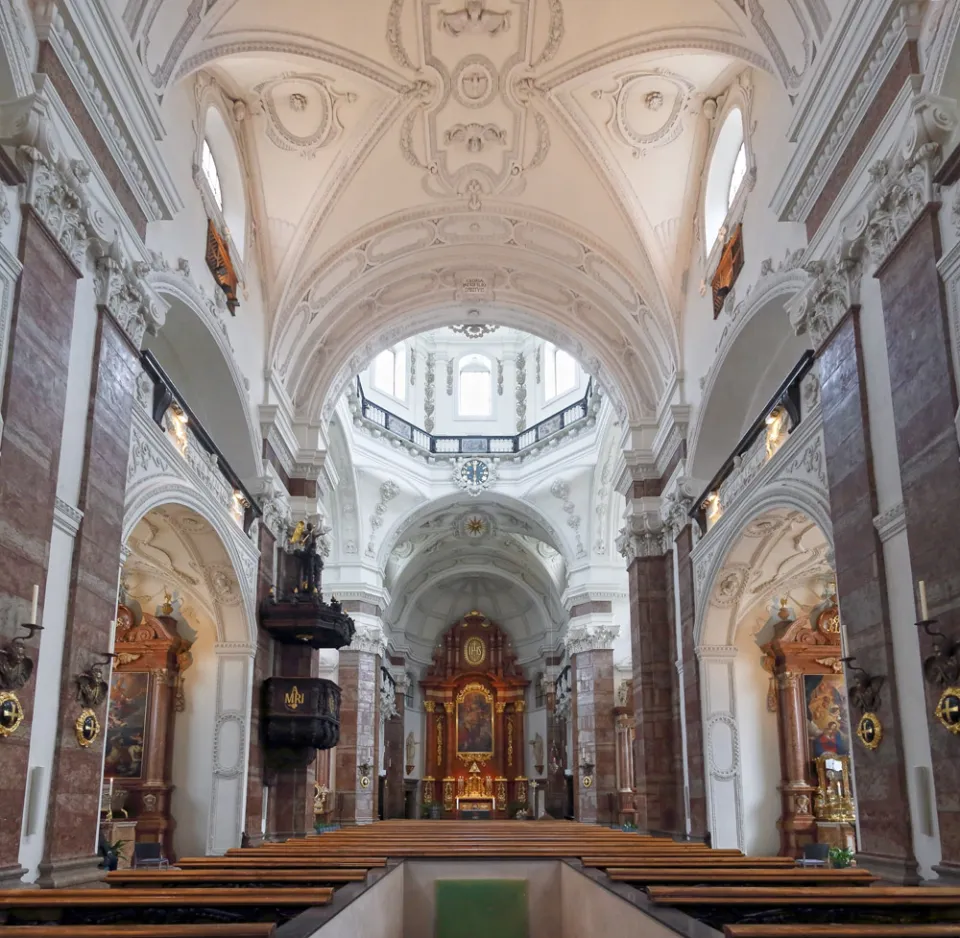 Jesuitenkirche, Innenraum