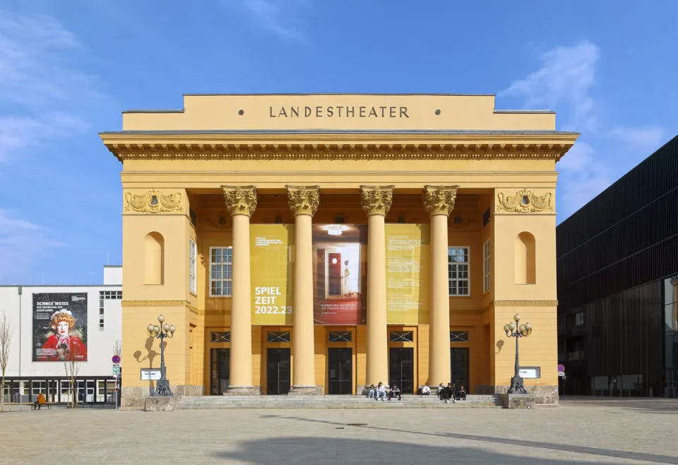 Tiroler Landestheater (Großes Haus), Westansicht