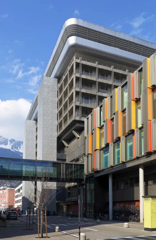 Universitätsklinik Innsbruck, Frauen-und Kopfklinik, Südansicht Universitätsklinik Innsbruck, Frauen-und Kopfklinik, Südansicht