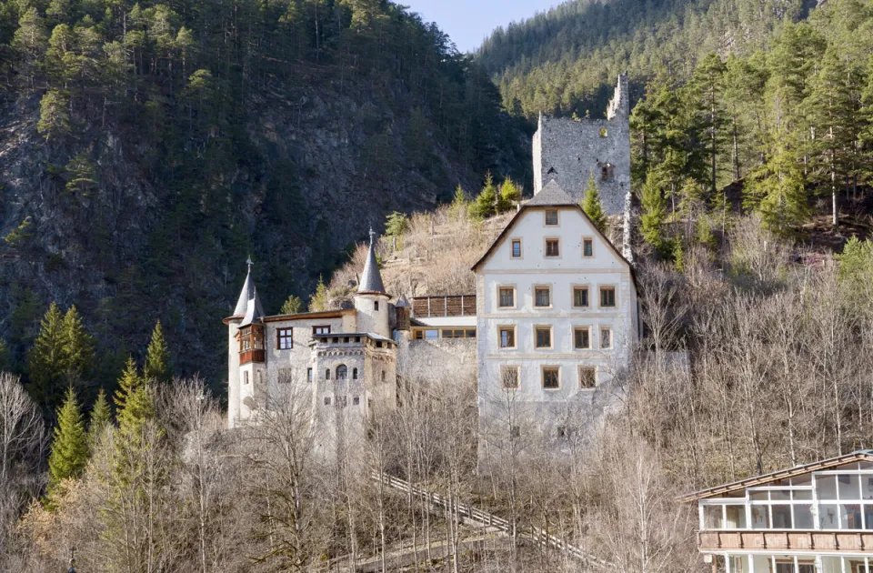 Burg Fernstein, Südostansicht