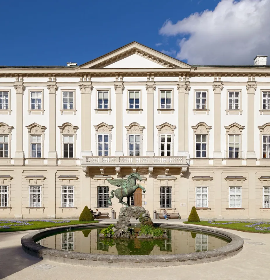 Schloss Mirabell, Westfassade mit Pegasusbrunnen