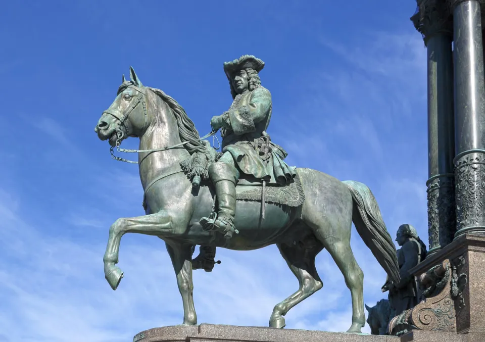 Maria-Theresien-Denkmal, Reiterstandbild Ludwig Andreas von Khevenhüllers