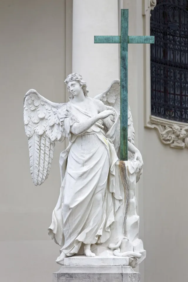 Karlskirche, Engelsstatue „Neues Testament“