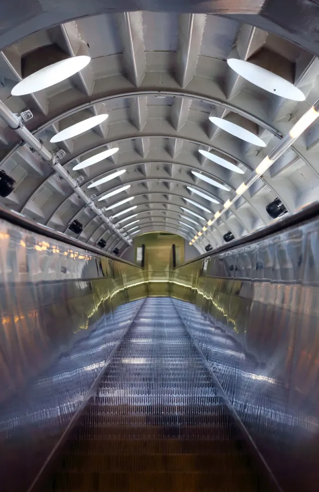 Atomium, Verbindungsröhre mit Rolltreppe