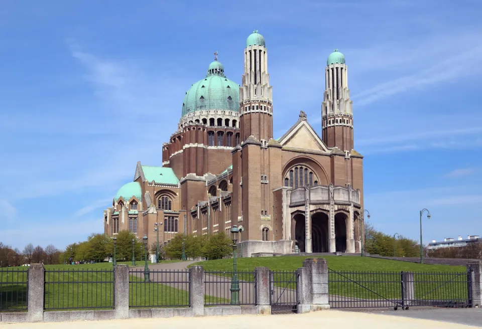 Nationalbasilika des Heiligen Herzens, Südostansicht