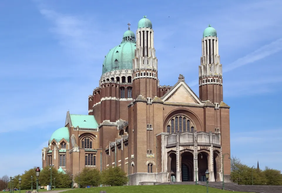 Nationalbasilika des Heiligen Herzens, Südostansicht