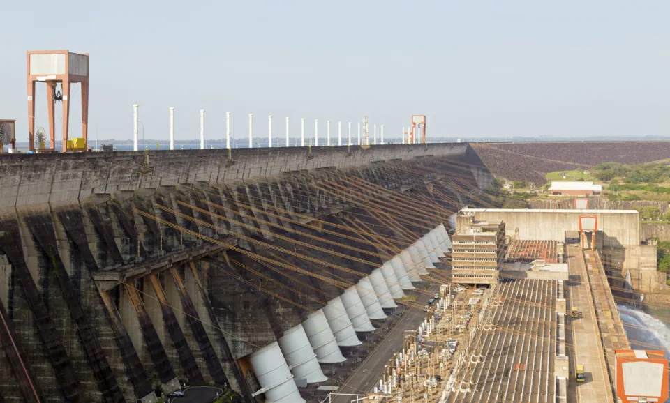 Wasserkraftwerk Itaipu, Westansicht