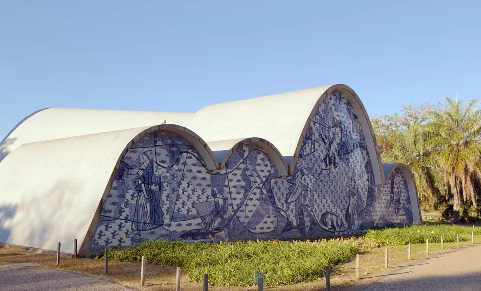 Kirche Heiliger Franz von Assisi, Rückwand mit Azulejo-Fliesen (Südwestansicht)