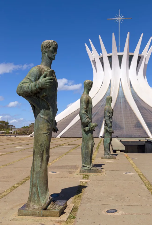 Kathedrale von Brasília, Statuen der Evangelisten Matthäus, Markus und Lukas 