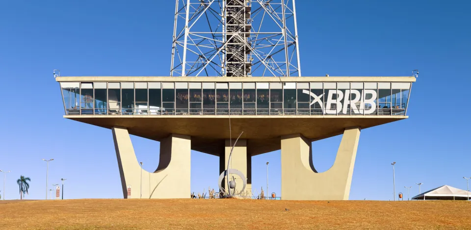 Fernsehturm Brasília, unterer Betonbaukörper (Ostansicht)