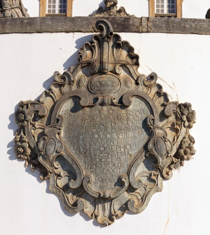 Sanktuarium Bom Jesus de Matosinhos, Kartusche am Treppenaufgang