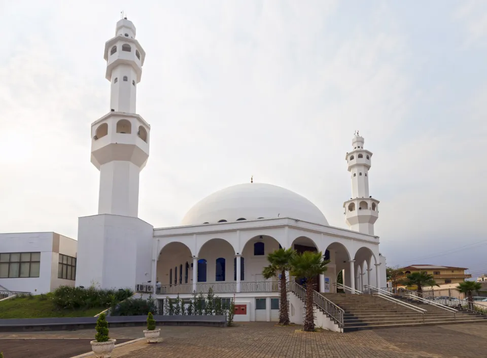 Moschee Omar Ibn Al-Khatab, Westansicht