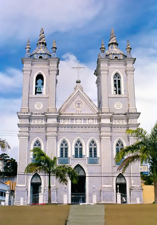 Kirche unseres guten Herrn Jesus der Martyrien, Westansicht