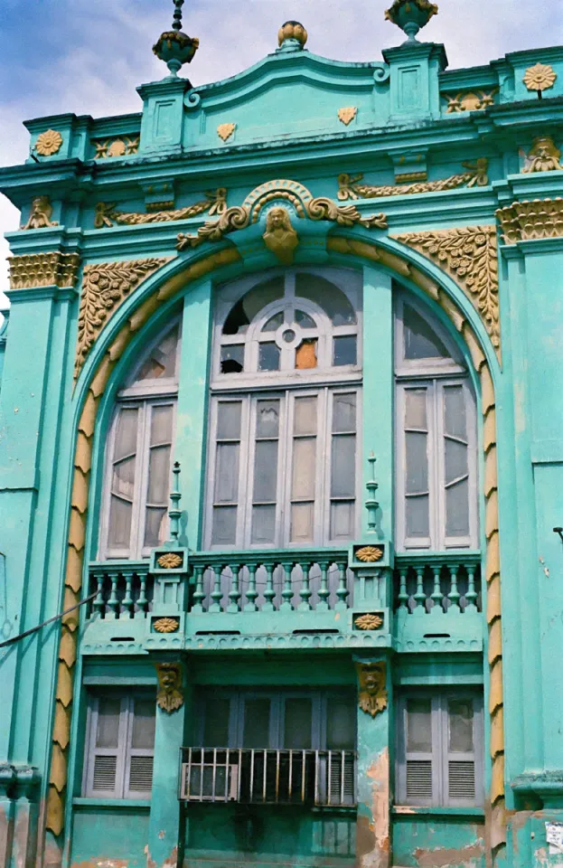 ehemaliges Gebäude der Gesellschaft „Standhaftigkeit“, Detail der Fassade