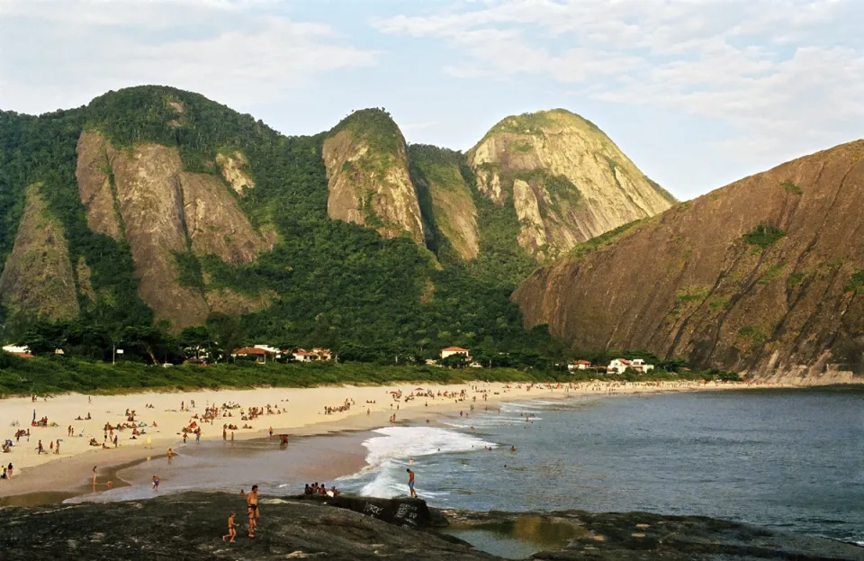 Strand von Itacoatiara, Blick vom Pampo-Felsen