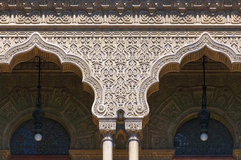 Palast von Manguinhos (Maurischer Pavilion), Detail der Arkaden mit Ornamenten