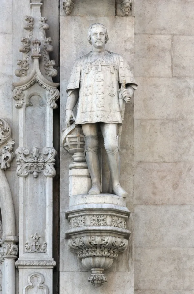Königlich-portugiesisches Lesekabinett, Fassade, Statue von Heinrich dem Seefahrer
