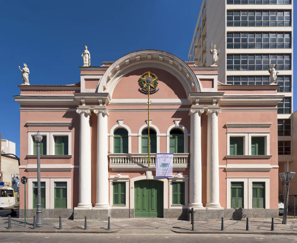 Herrenhaus des Markgrafen von Lavradio, Hauptfassade (Ostansicht)