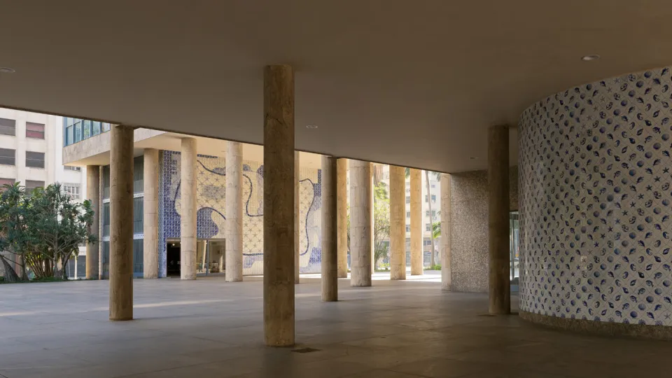 Gustavo-Capanema-Palast, Pilotis