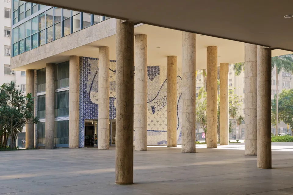 Gustavo-Capanema-Palast, Pilotis