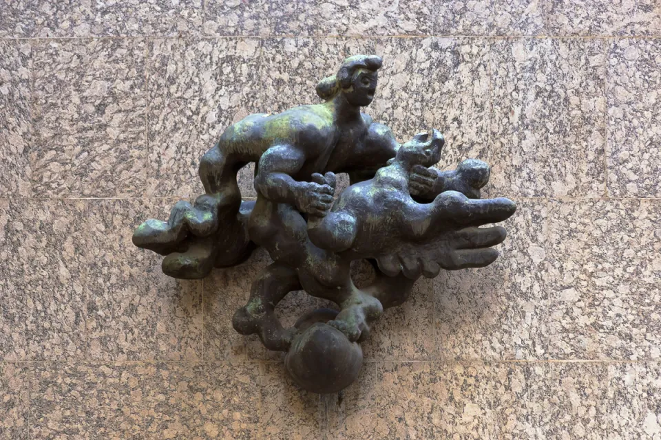 Gustavo-Capanema-Palast, Skulptur „Prometheus erwürgt den Geier“