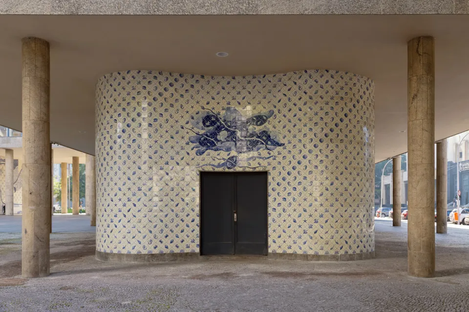 Gustavo-Capanema-Palast, Serviceaufgang des niedrigen Baukörpers, verziert mit Azulejo-Fliesen