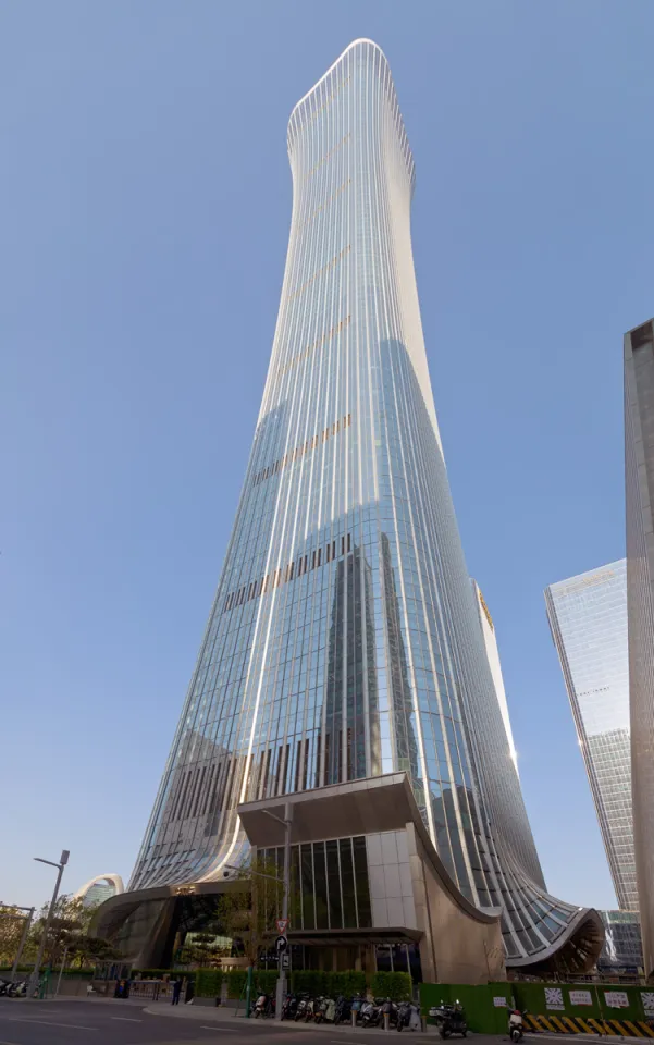 China Zun (CITIC-Turm), Sicht von vor dem Haupteingang