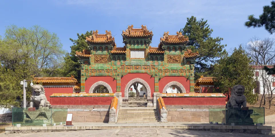 Tempel Putuo Zongcheng, Glasierter Torbogen, Südansicht Tempel Putuo Zongcheng, Glasierter Torbogen, Südansicht