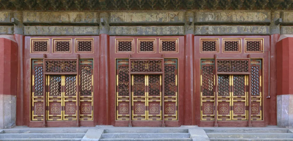 Pule-Tempel, Zongyin-Halle, Türen der Ostfassade
