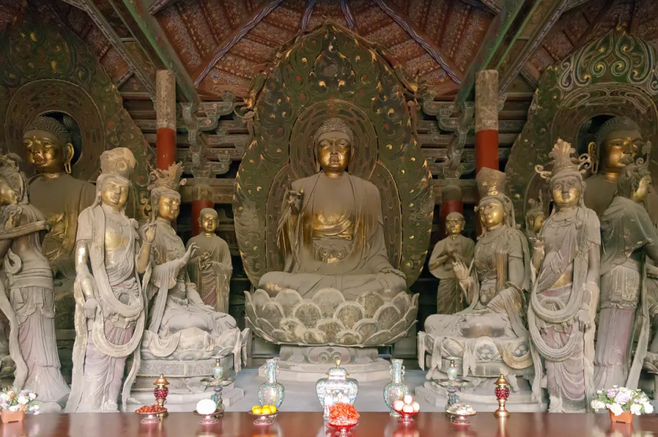 Huayan-Tempel, Sutra-Halle, Innenraum, Statuen aus der Zeit der Liao-Dynastie