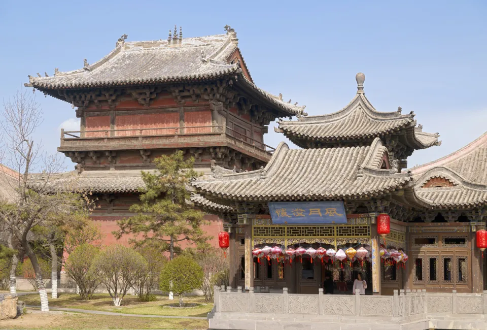 Shanhua-Tempel, Westgarten mit dem Xishang-Pavillon und dem Puxian-Pavillon im Hintergrund