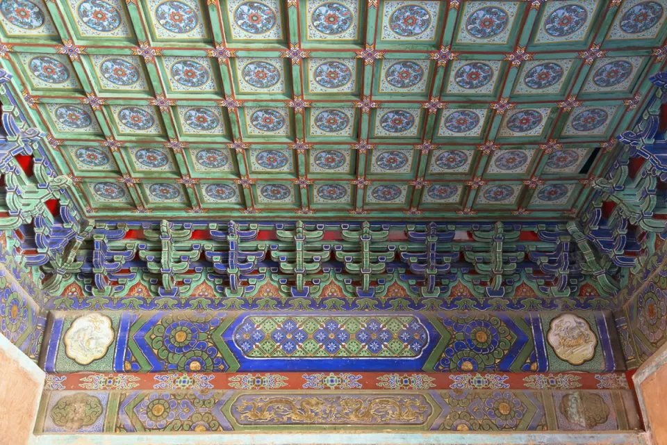 Ming Changling-Mausoleum, Ling'en-Tor, Innenraum