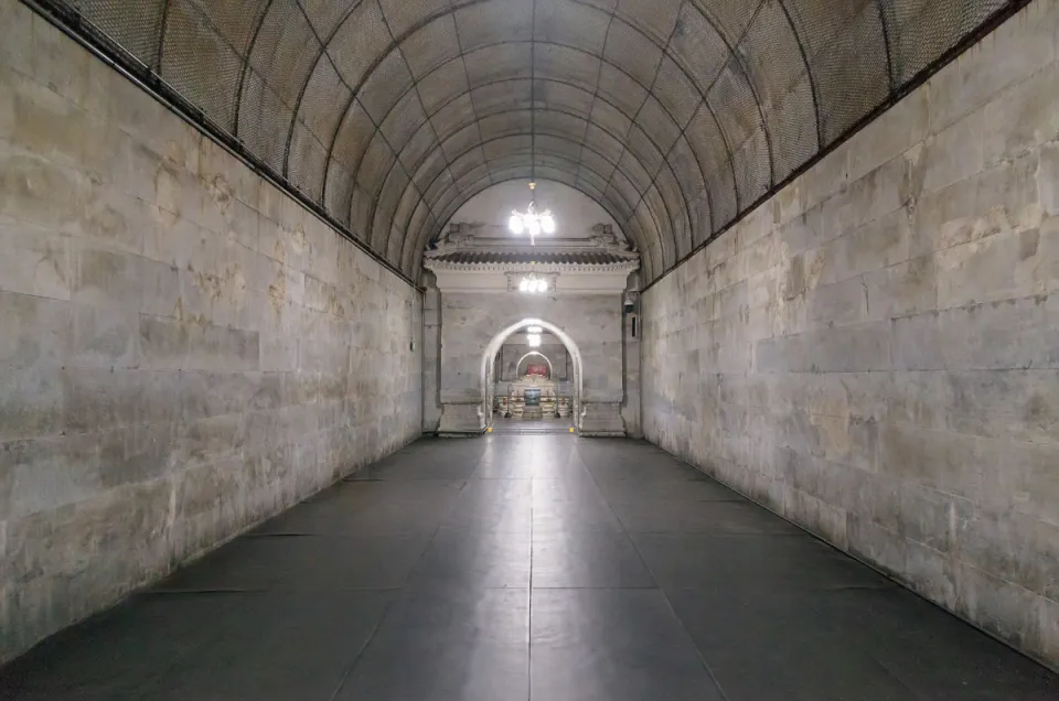 Ming Dingling-Mausoleum, Unterirdischer Palast, Vorhalle