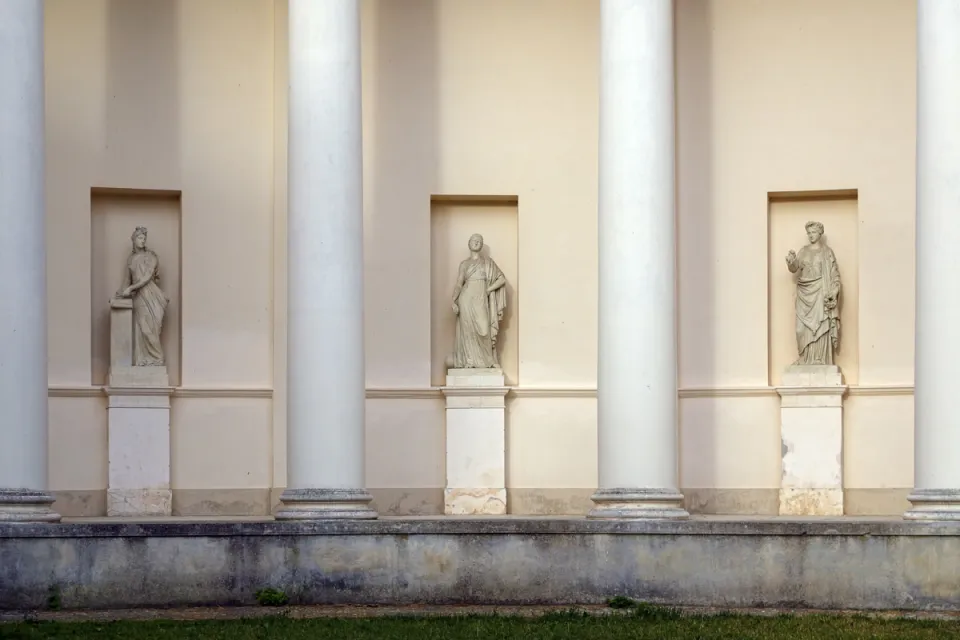 Tempel der drei Grazien, Detailansicht der Kolonnade