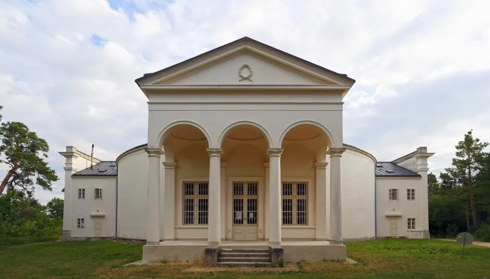 Tempel der drei Grazien, Rückseite