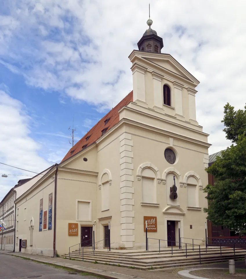 Kirche St. Anna, Südwestansicht