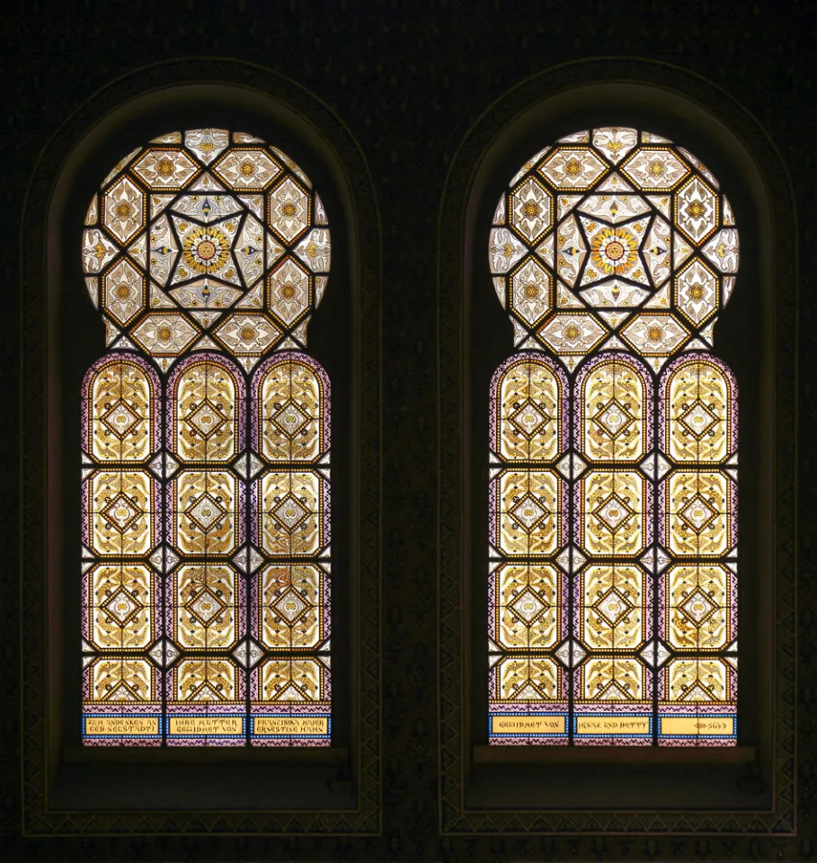Spanische Synagoge, Fenster