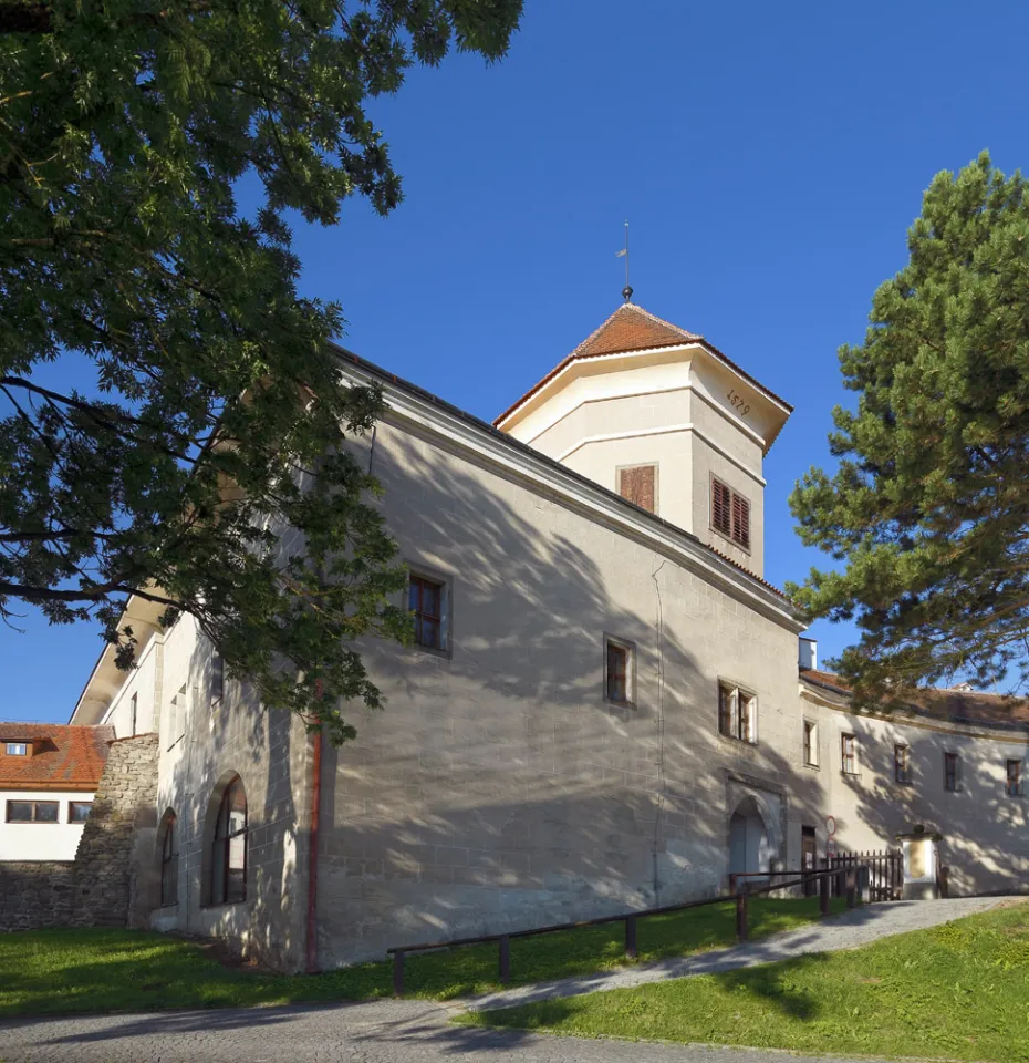 Schloss Teltsch, Bastion mit unterem Tor (Nordostansicht)