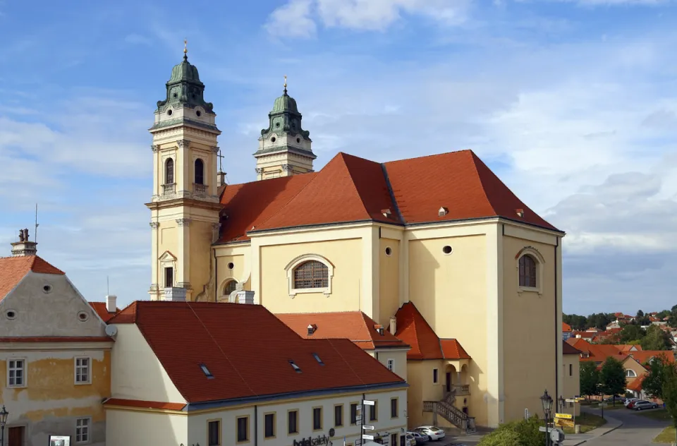 Pfarrkirche Mariä Himmelfahrt, Südansicht