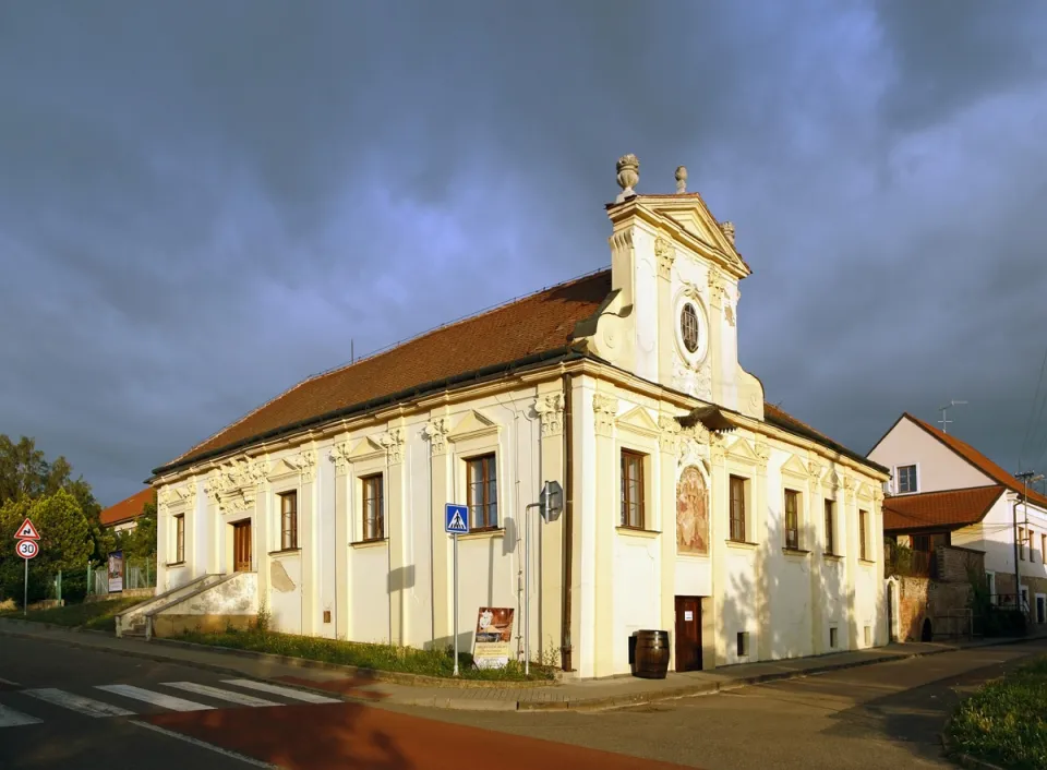 Ehemaliges Franziskanerkloster Feldsberg, Ostansicht