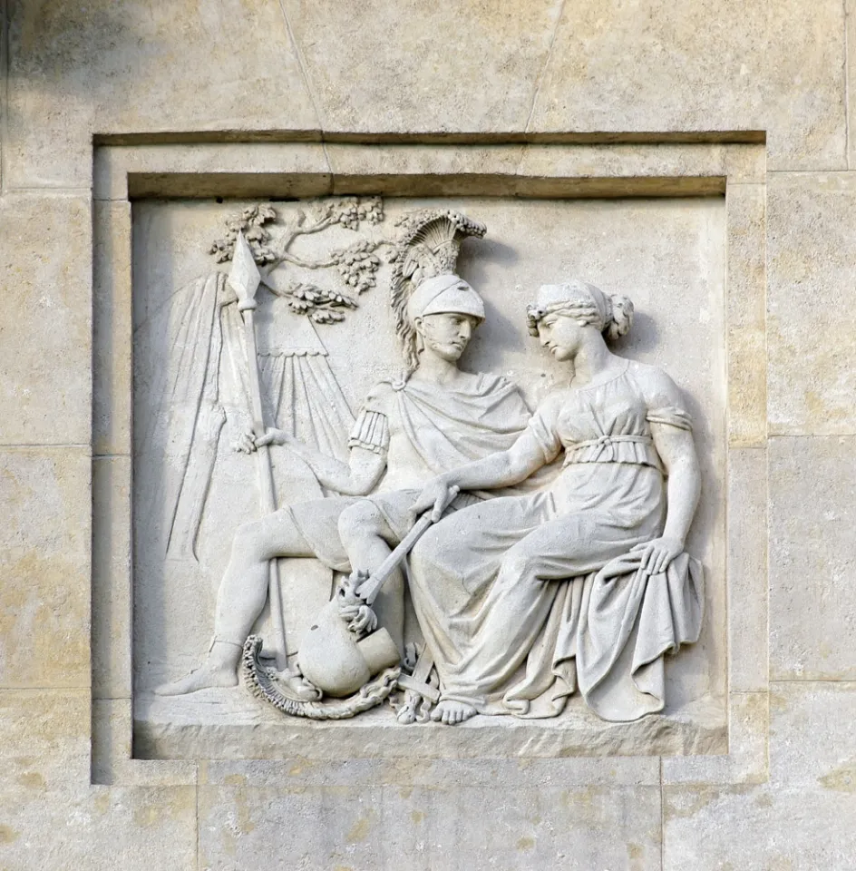 Reistenkolonnade, Relief